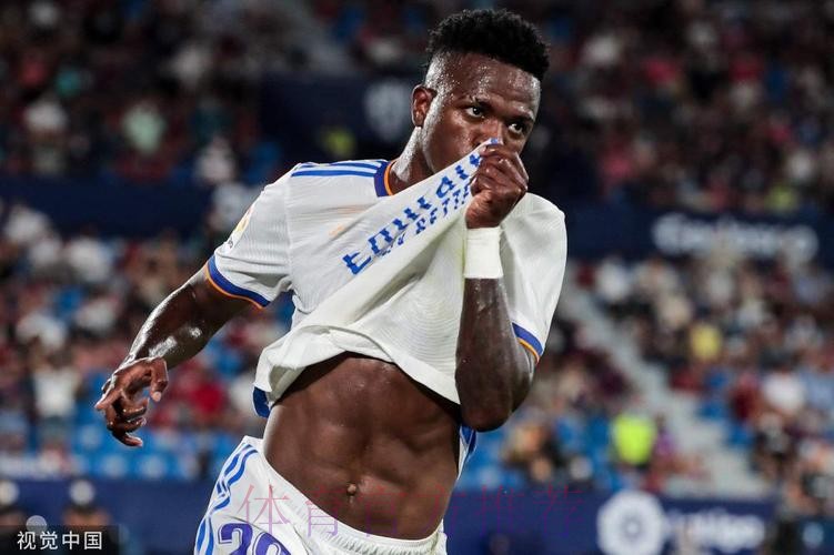 西甲-本泽马破门维尼修斯绝杀!皇马2-1塞维利亚